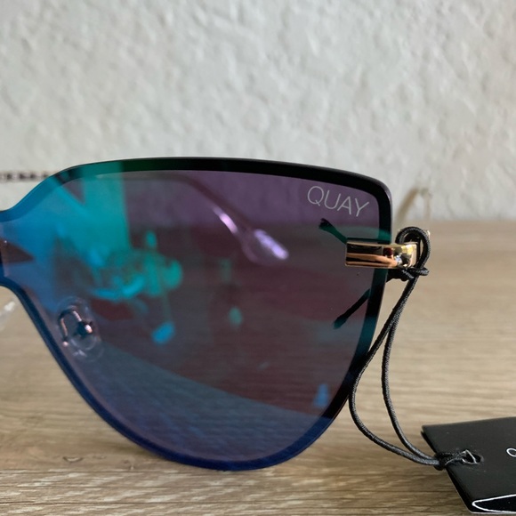 Quay Daydream Sunglasses - Picture 5 of 7